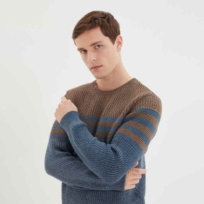 Male Slim Fit Bicycle Lapel Paneled Knitwear Sweater
